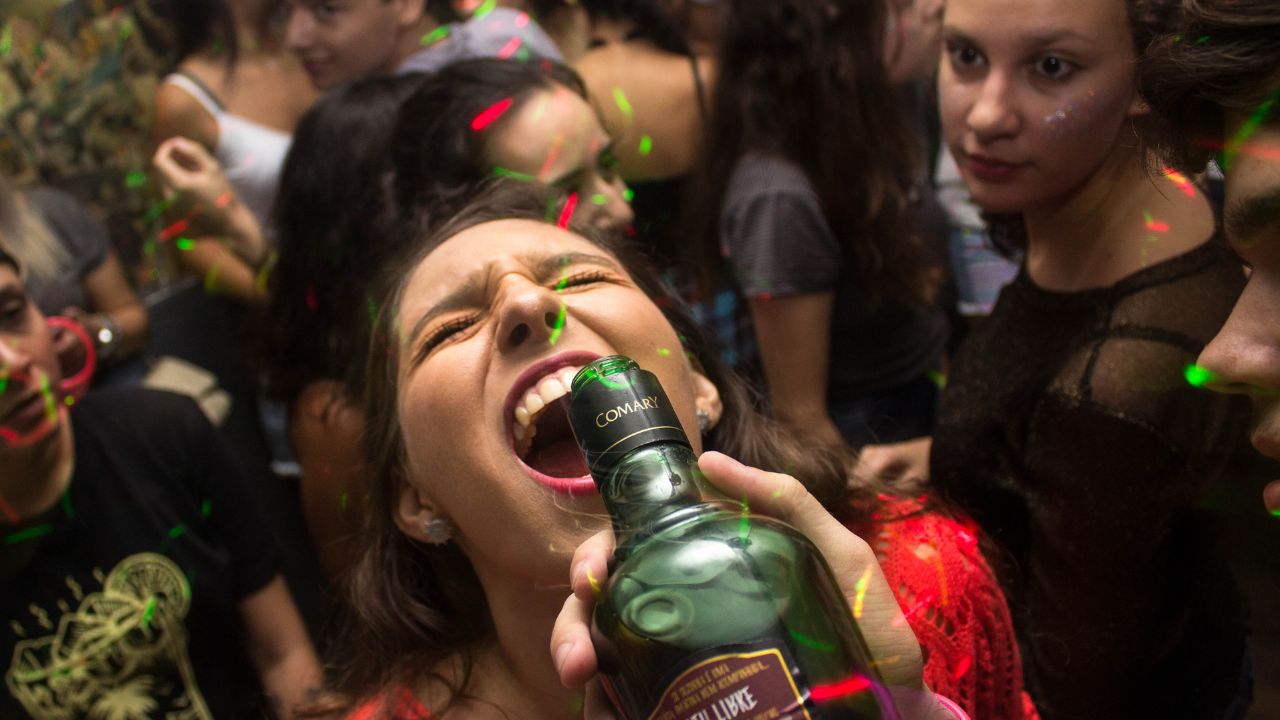 Los resultados de un estudio realizado por Statista apuntan que la Generación Z es la que menos consume bebidas alcohólicas.