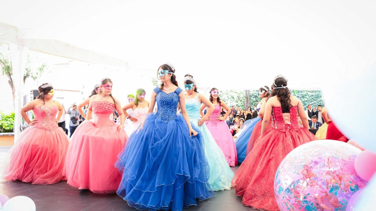 Celebran 18 adolescentes “Mis Quince 2023”