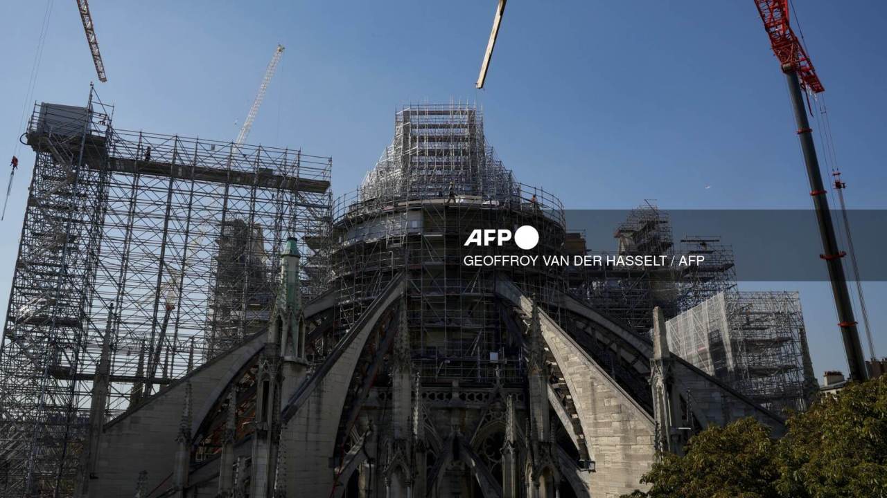 La aguja de Notre-Dame, que se derrumbó en un incendio, volverá a coronar el tejado de la catedral antes de los Juegos Olímpicos de París