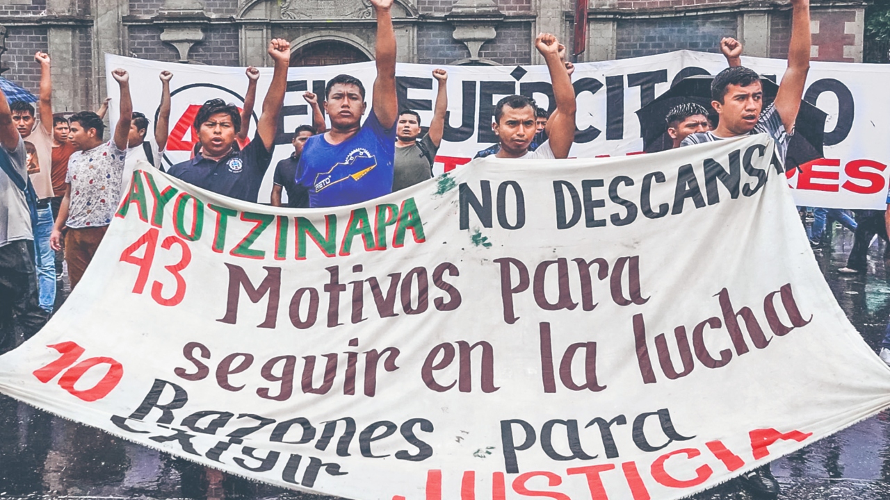 La Coordinación Nacional de Egresados de Ayotzinapa (CNEA) se concentrará en la FGR para realizar la jornada de lucha en el “9no Aniversario de la Desaparición de los 43 Estudiantes Normalistas”