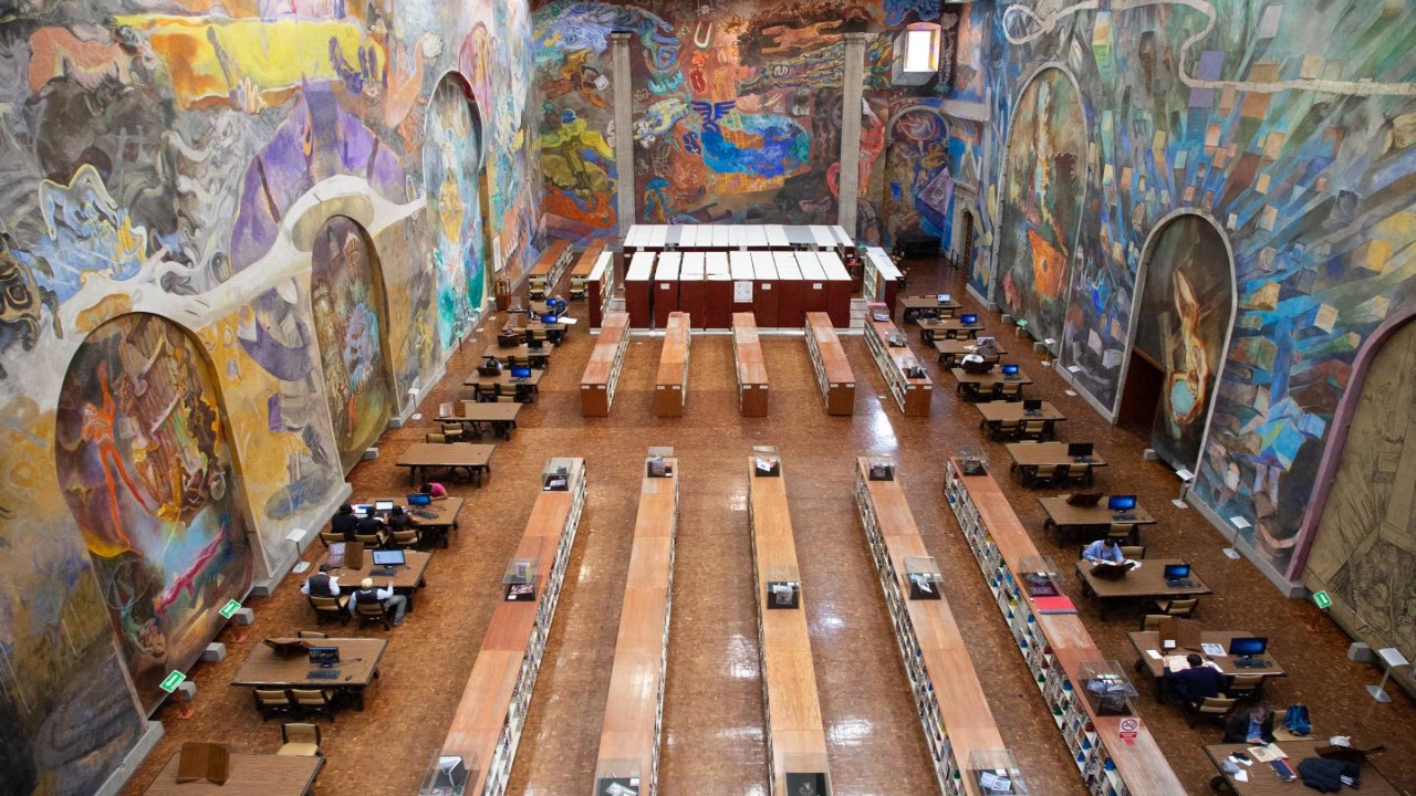 Imagen del interior de la Biblioteca Miguel Lerdo de Tejada.