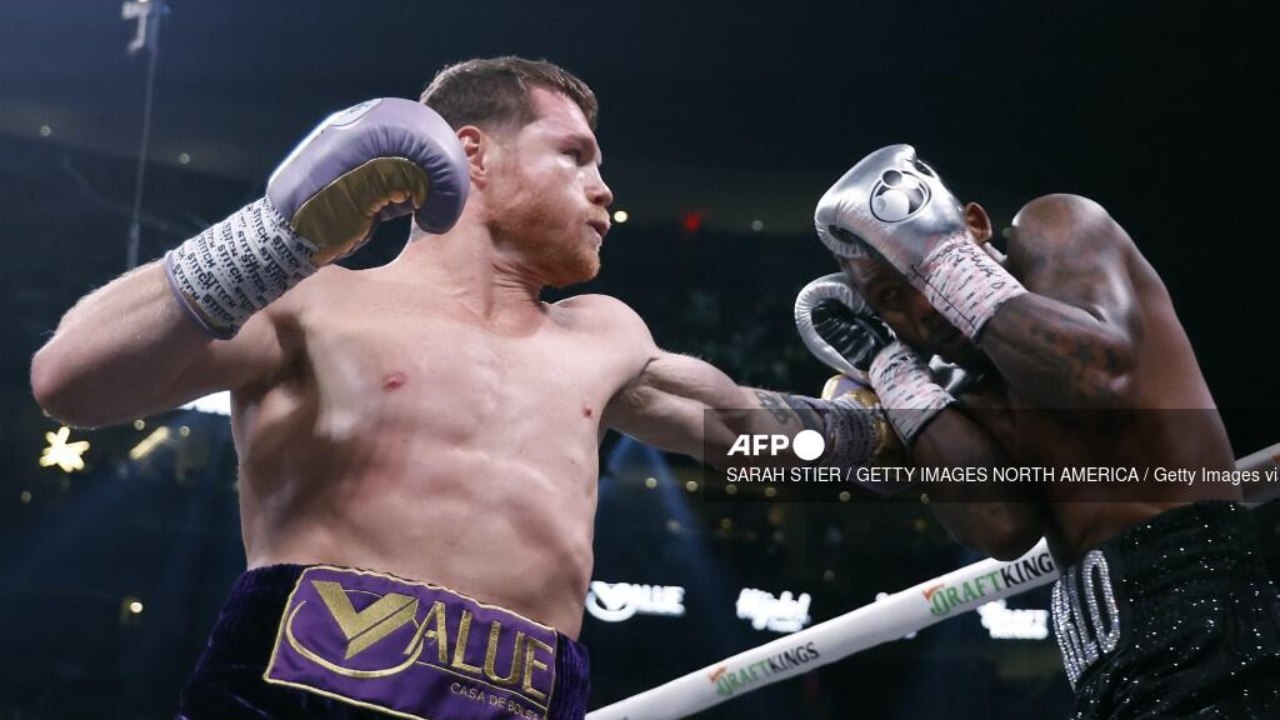 Saúl 'Canelo' Álvarez realizó otra exitosa defensa como el campeón mundial de los supermedianos, durante su pelea ante el norteamericano Jermell Charlo