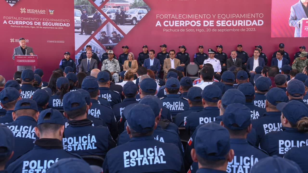 El mandatario hidalguense, Julio Menchaca Salazar, encabezó la entrega de equipamiento a los cuerpos de seguridad del estado