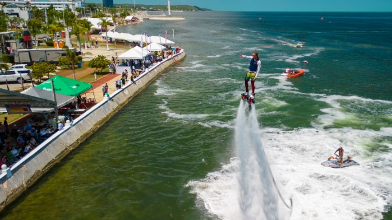 Jorge Lanz Buenfil, se coronó como el ganador de la categoría OB3000 del Gran Premio Motonáutica Campeche 2023