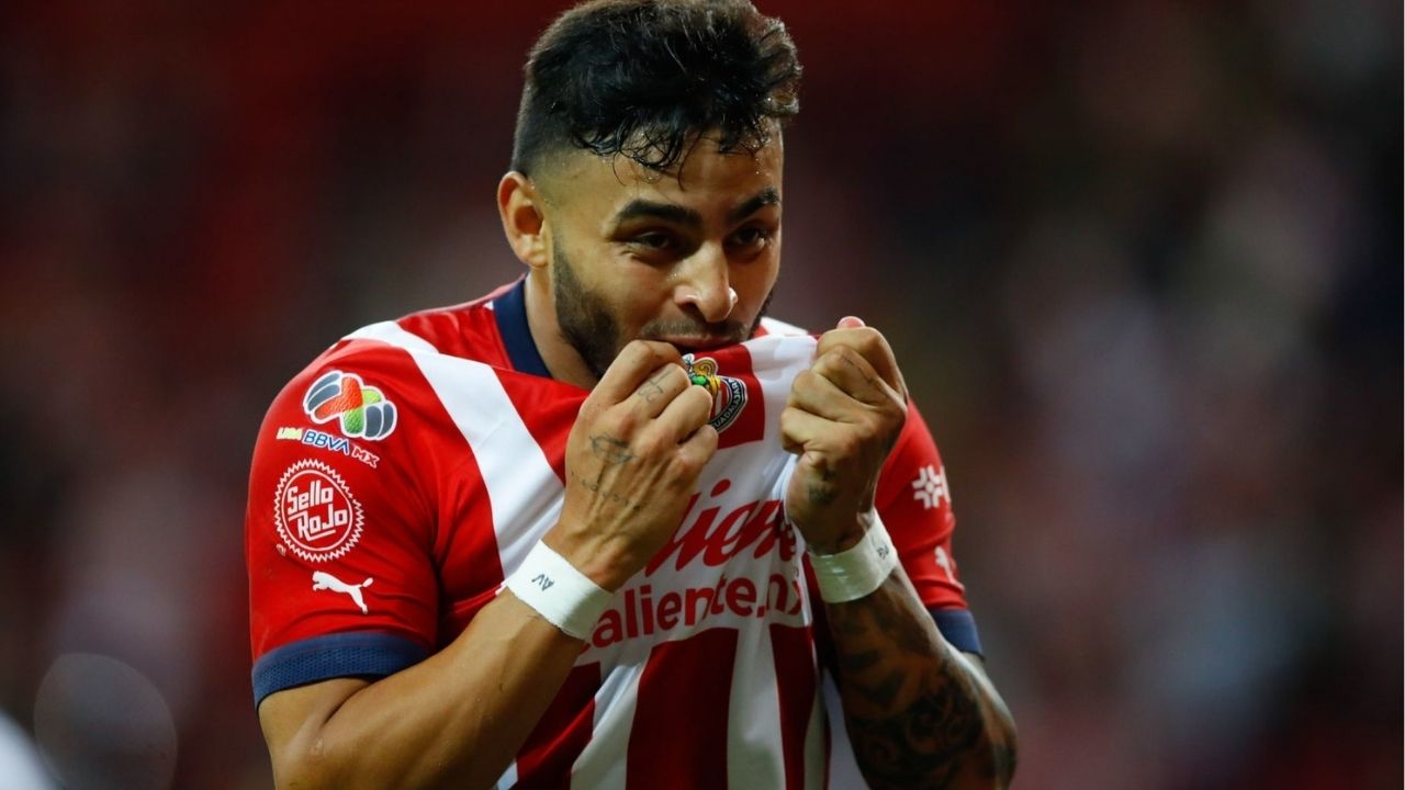 Chivas despide a Alexis Vega tras cinco años en el club tapatío