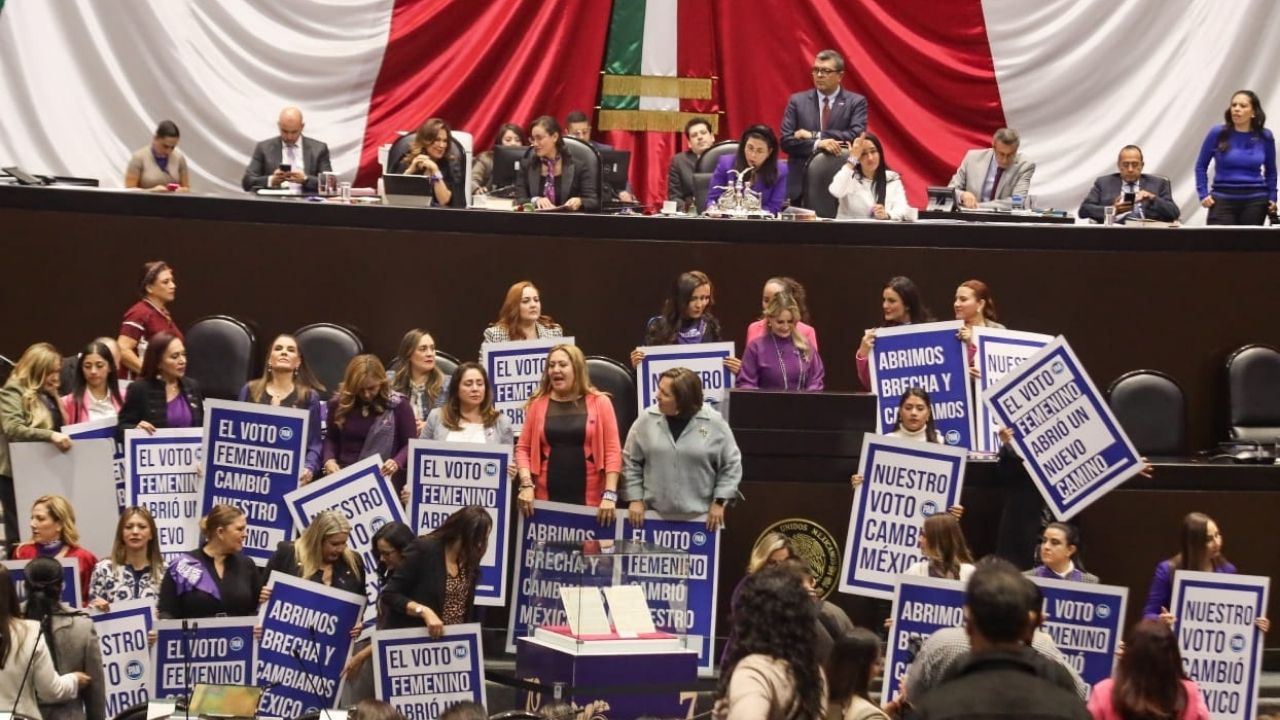 Se enfrentan diputadas en Aniversario del Voto femenino