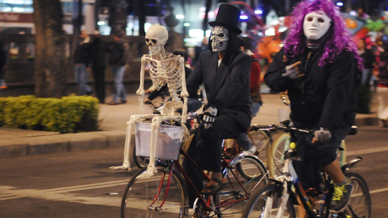 ¡Prepárate! Esta será la ruta de la rodada nocturna de Día de Muertos en la CDMX