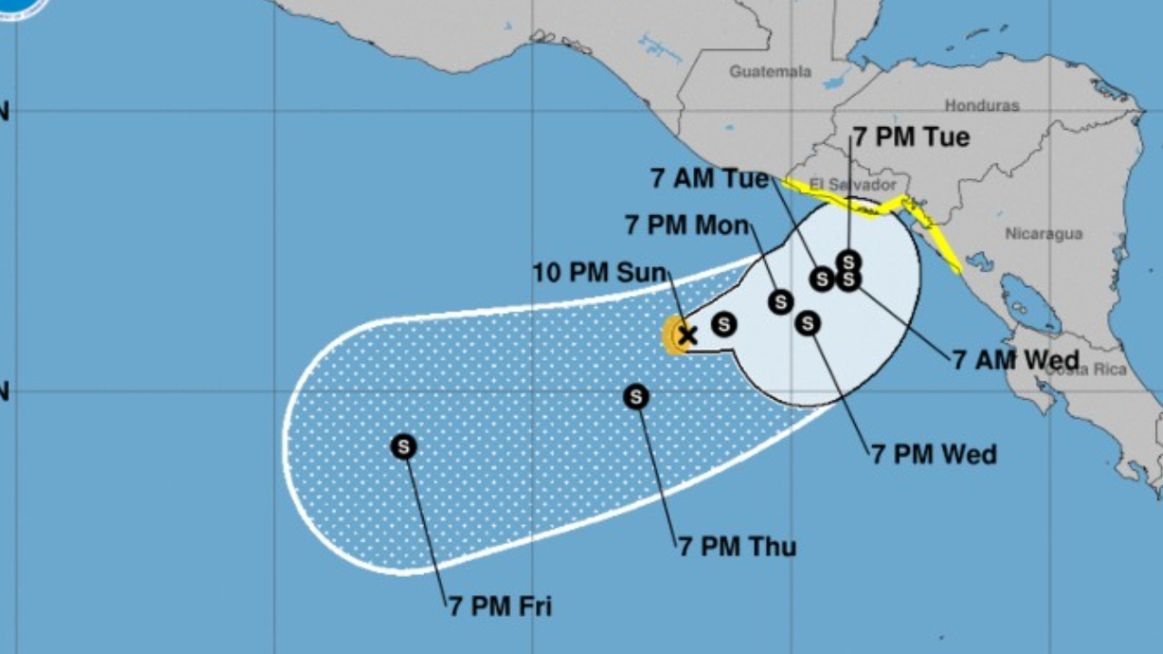 Por tormenta tropical "Pilar", El Salvador declara estado de emergencia