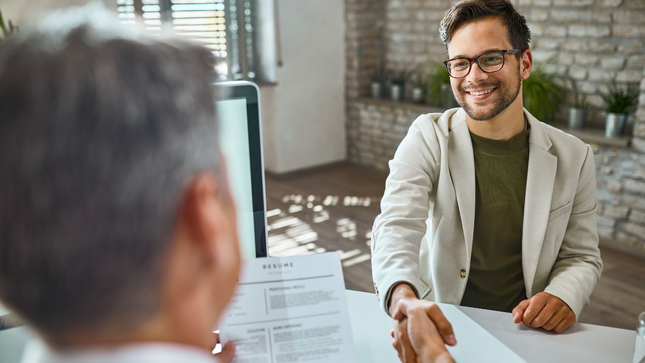 Una entrevista de trabajo es una oportunidad importante para aumentar tus posibilidades de conseguir empleo.