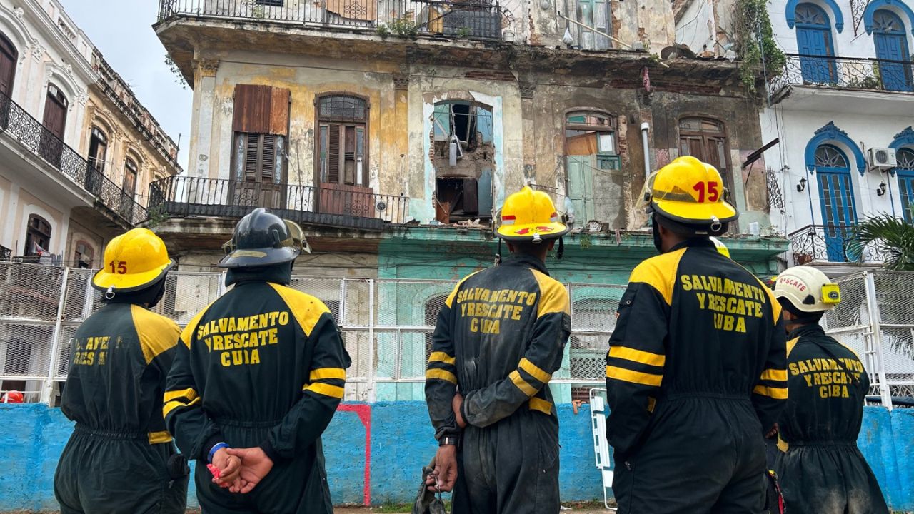 Tres muertos, incluidos dos bomberos, en colapso de edificio en La Habana