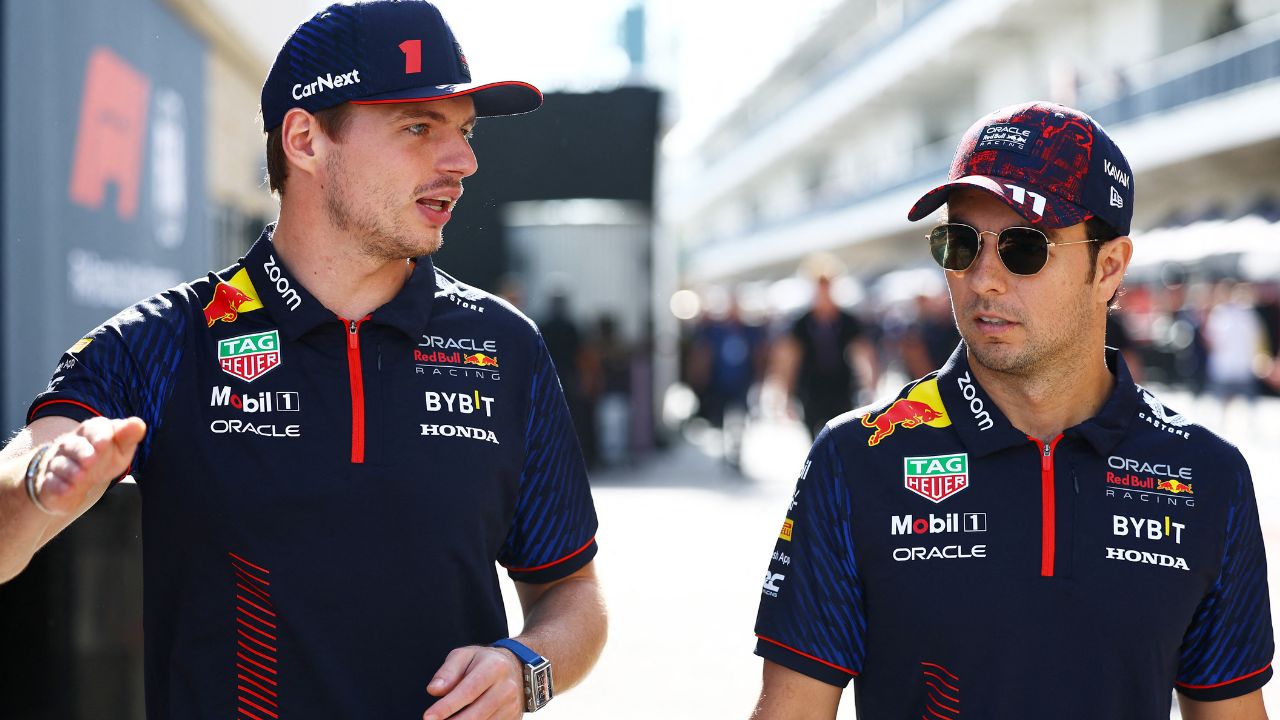 Foto:Captura de pantalla|Checo Pérez, Max Verstappen y Jorge Campos disputan partido de futbol