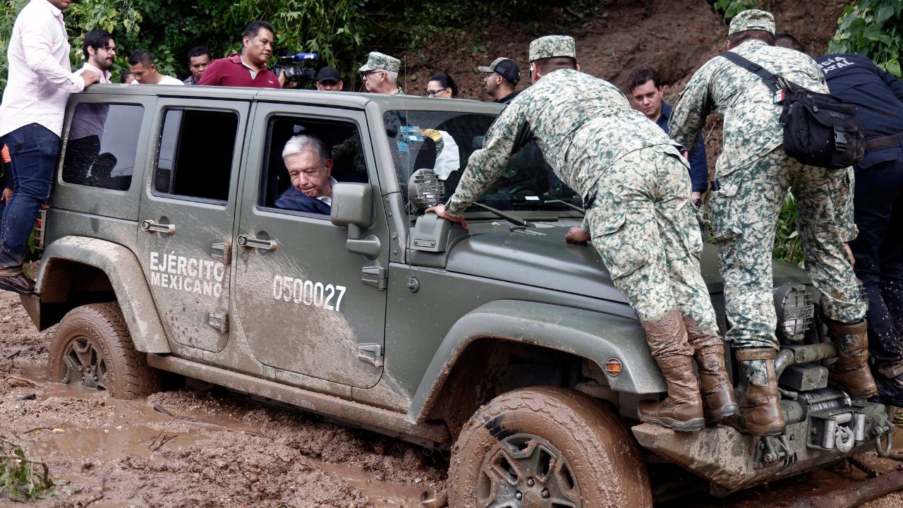 Guerrero, destruido, inundado e incomunicado