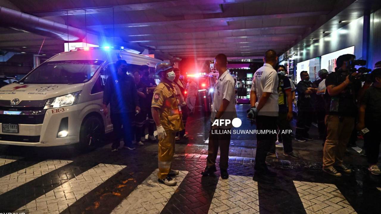 Un adolescente de 14 años fue detenido tras un ataque a tiros este martes en un concurrido centro comercial de Bangkok que dejó dos muertos