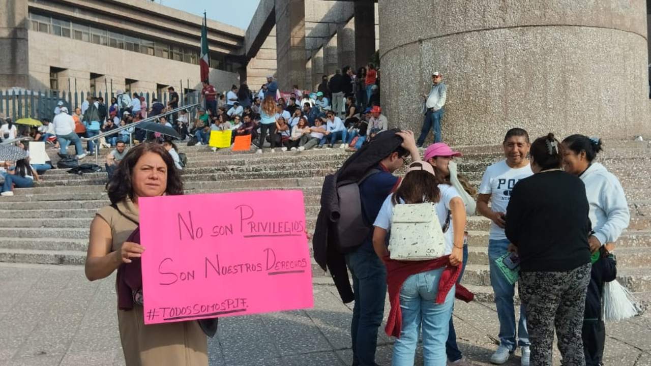 Integrantes del STPJF se manifestarán en diversos puntos de la CDMX ,en contra de la iniciativa que busca recortar el presupuesto 2024 y tomar recursos de 13 fideicomisos