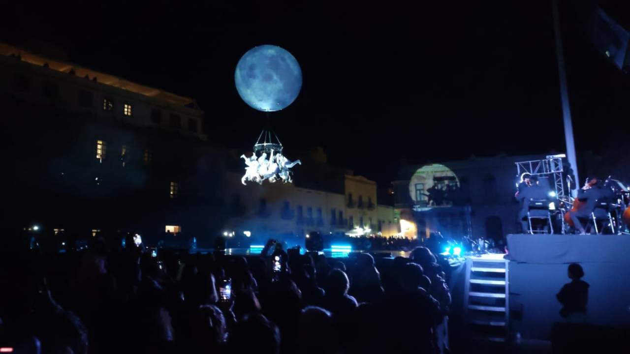 La plaza de Armas de Zacatecas se preparó para el penúltimo día de actividades en torno al Festival Internacional de Teatro de Calle