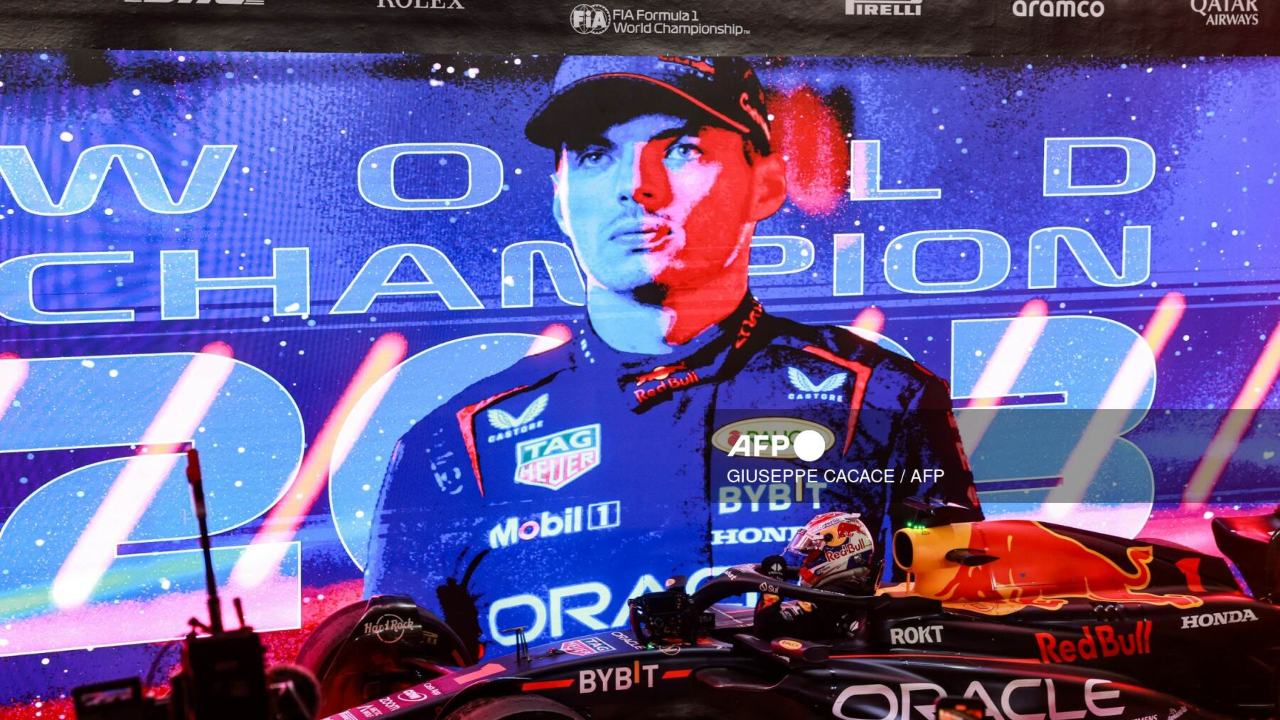 Max Verstappen (Red Bull) logró su tercer título consecutivo de campeón mundial de Fórmula 1, con solo 26 años, durante la carrera sprint del Gran Premio de Qatar