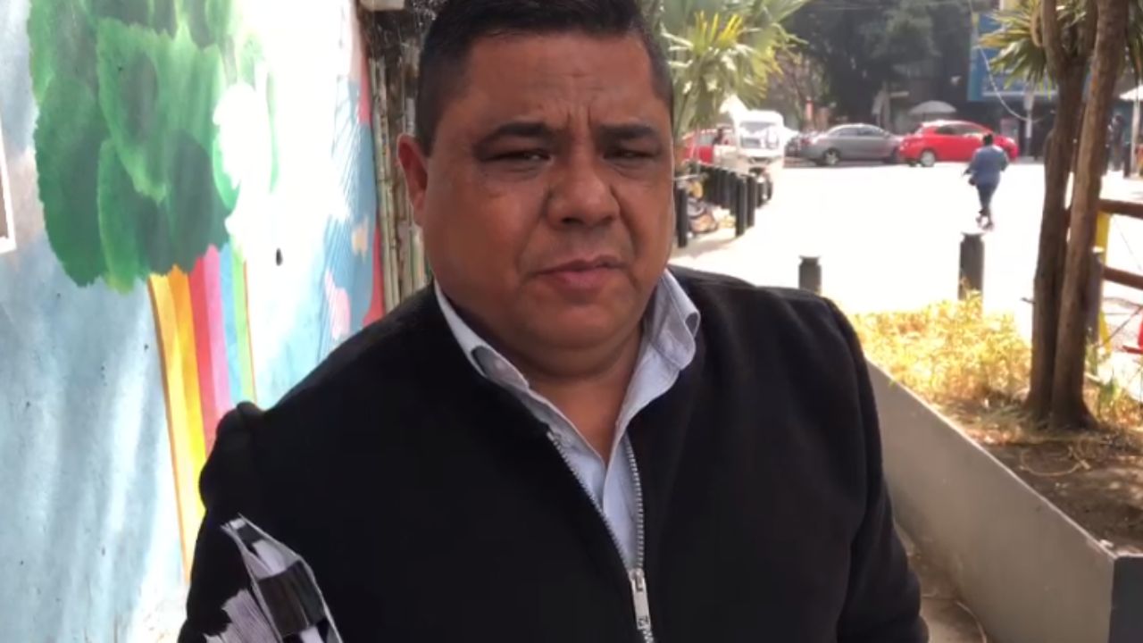 Mario Escobar, padre de Debanhi Escobar, entregó documentos para su inscripción como aspirante a una diputación por MC en Nuevo León