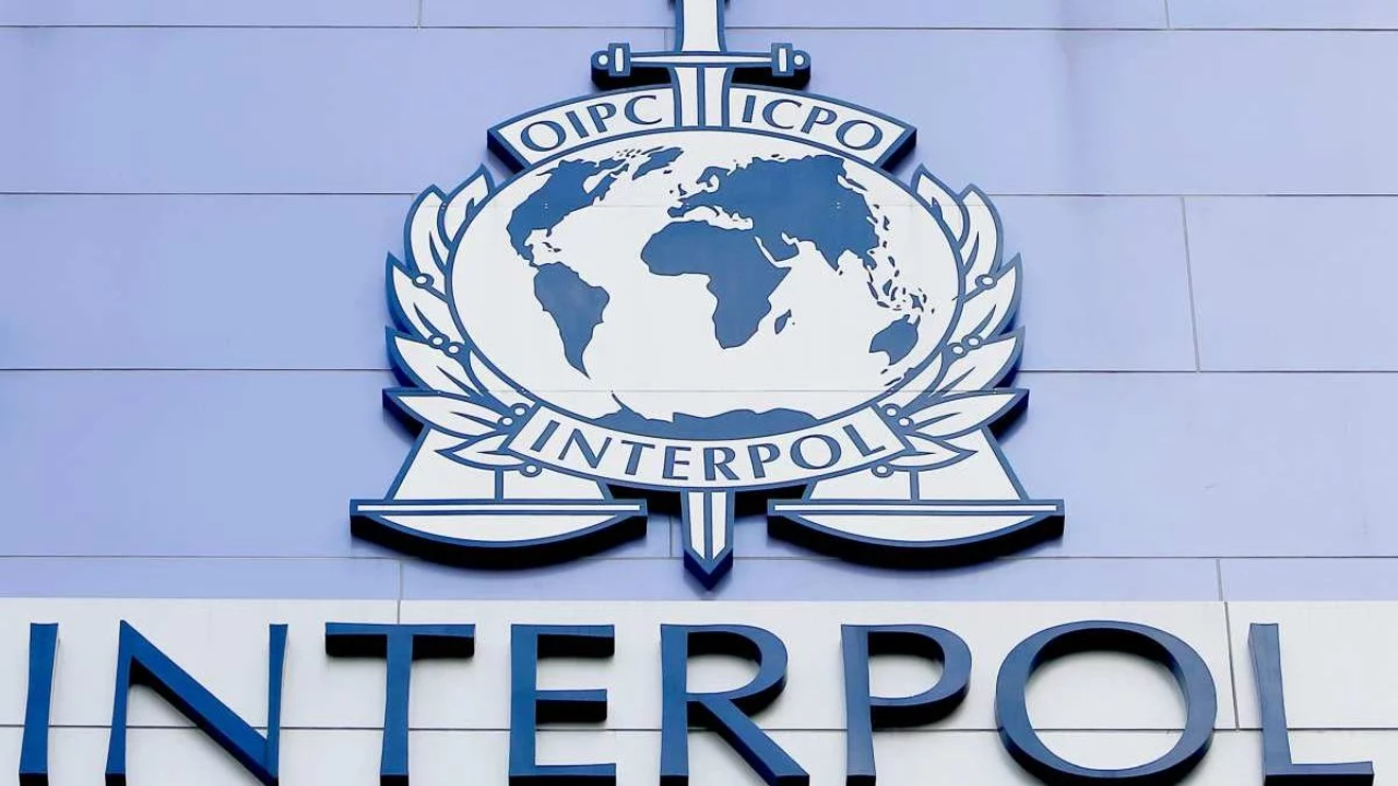 Atravesamos una 'segunda pandemia' por la delincuencia: dice la Interpol mientras denuncian en Austria a su Presidente