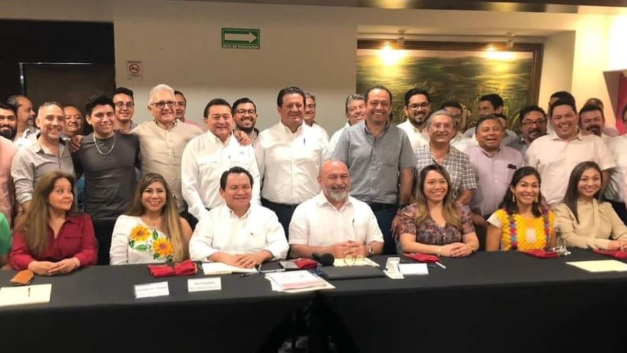 El coordinador de Morena en Yucatán, Joaquín El Huacho Díaz Mena, presentó a su equipo más cercano de campaña