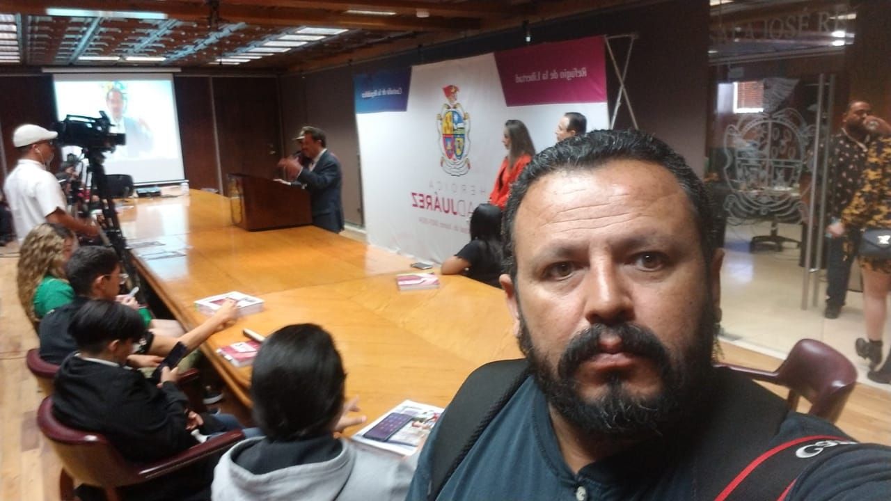 El fotoperiodista, Ismael Villagómez Tapia, fue encontrado sin vida la madrugada de este jueves al interior de su automóvil, en Ciudad Juárez, Chihuahua