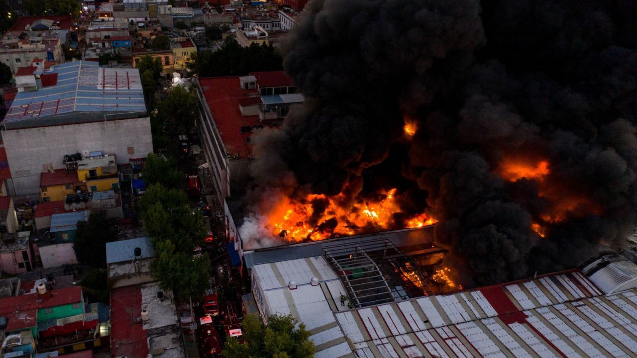 FGJCDMX abre investigación criminal por incendio en Plaza Oasis