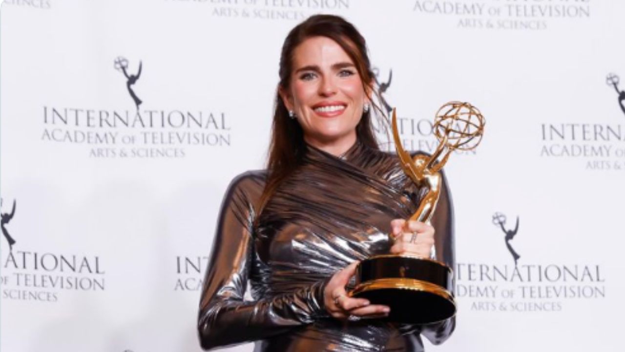 Foto:Redes sociales|¡Enhorabuena! Karla Souza gana Emmy por película que habla de abuso en el deporte