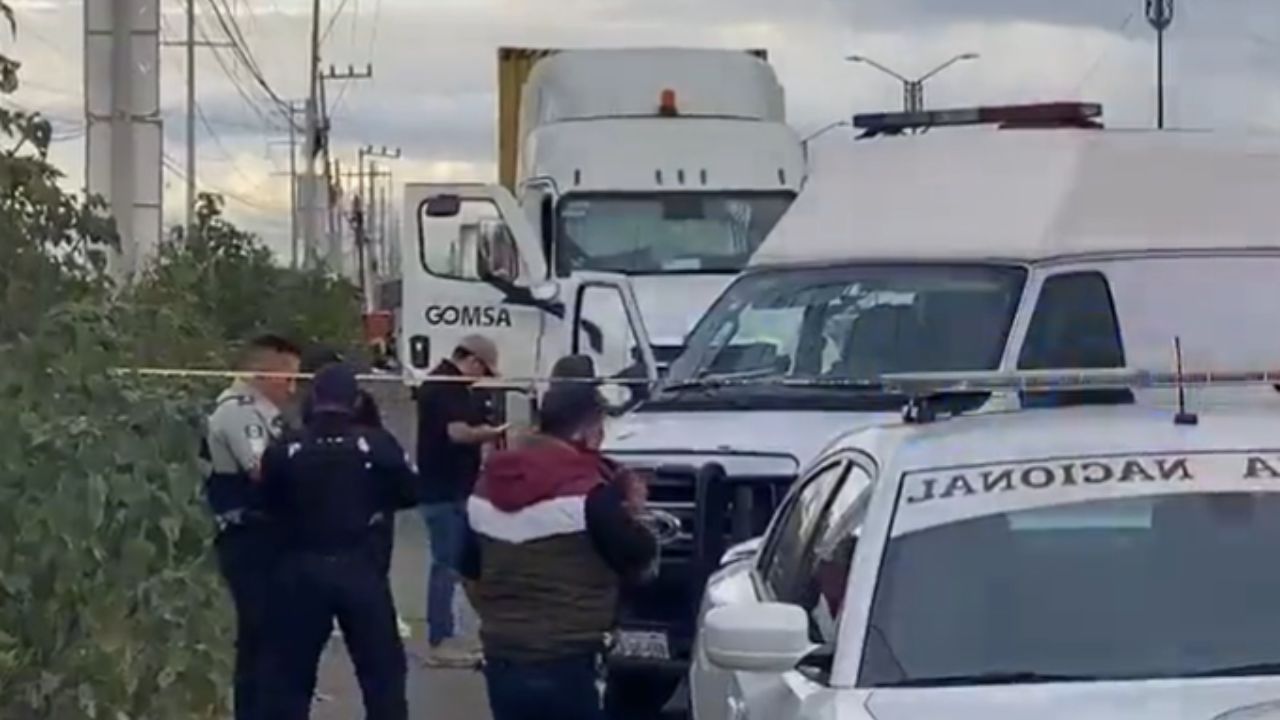 Hallan maniatado y sin vida a hombre al interior de un tráiler en el Periférico Ecológico