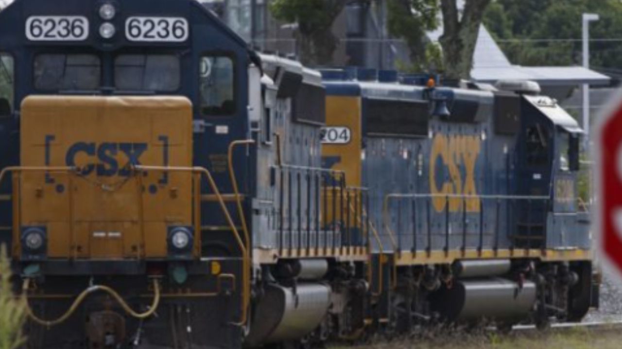 Se descarrila tren de carga en EU, transportaba azufre líquido