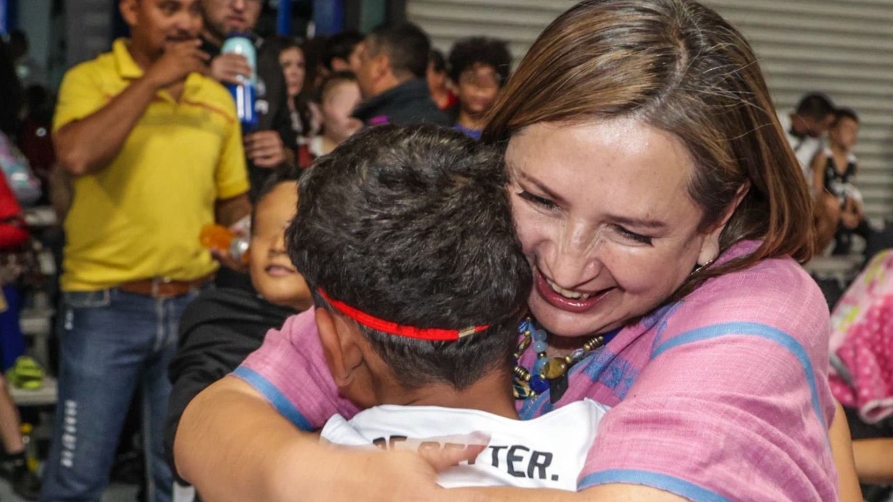 Xóchitl Gálvez acudió al partido de basquetbol de niños de Coyuca de Benítez, Guerrero, quienes compitieron en el torneo nacional en NL