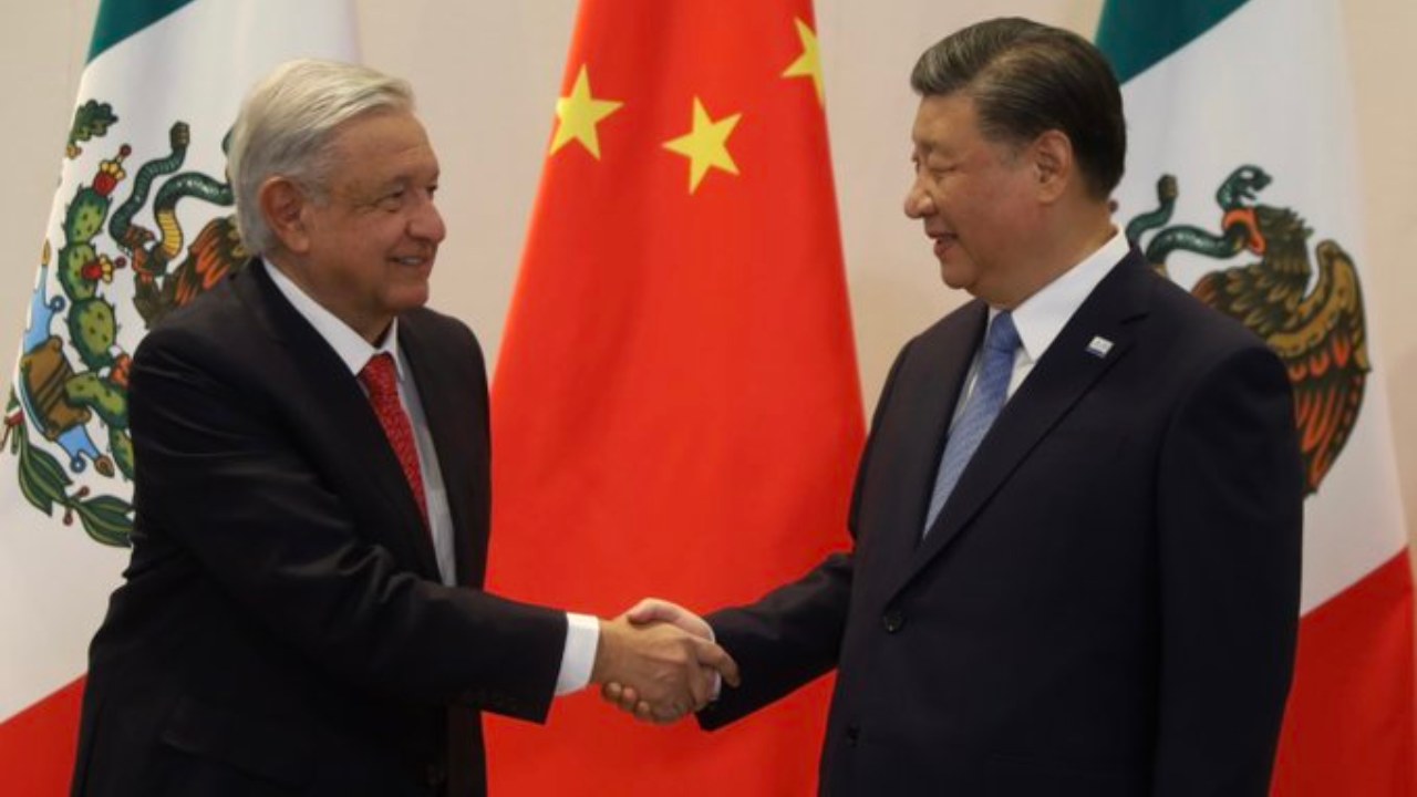 AMLO invitó a su homólogo de China, Xi Jinping, a visitar México en los próximos meses, tras su primer encuentro bilateral en la AEPC 2023