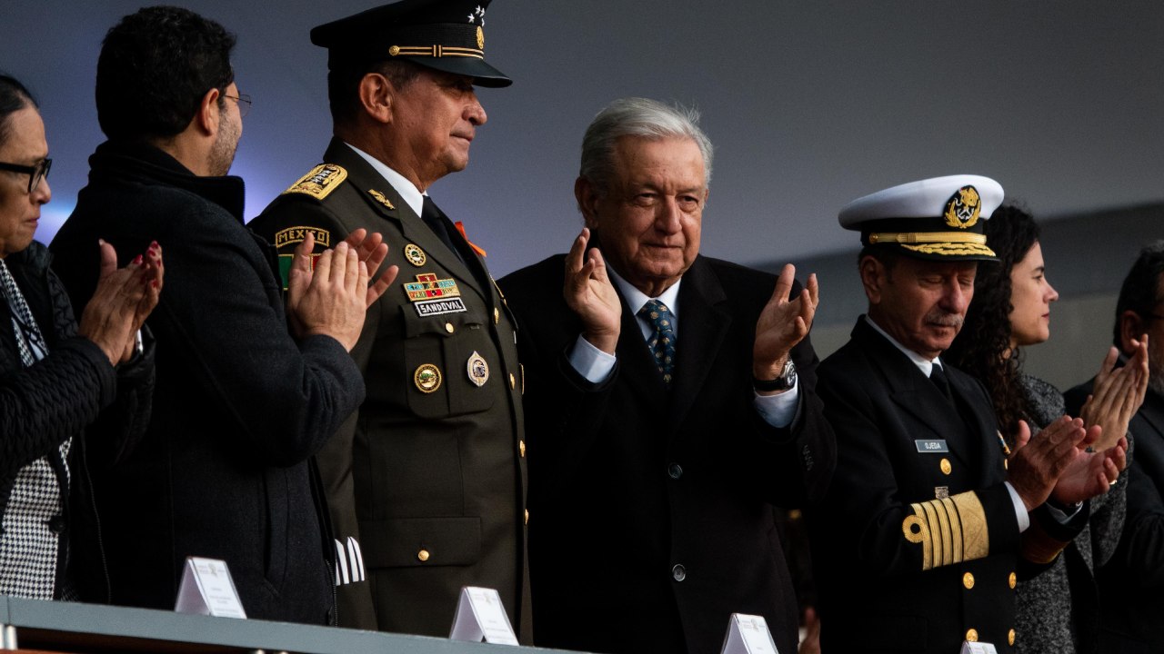 AMLO destacó la lealtad de las Fuerzas Armadas pese a las épocas de "entreguismo" de las autoridades civiles