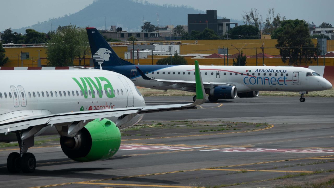 Al autorizar la AFAC a Viva Aerobús la renta de aeronaves extranjeras junto con tripulación no nacional se viola la Constitución