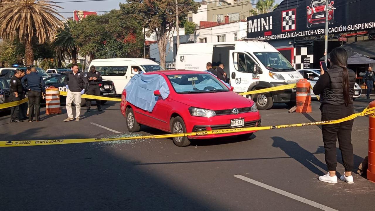 A plena luz del día, un automovilista fue asesinado con arma de fuego en calles de la colonia Narvarte, en la alcaldía Benito Juárez