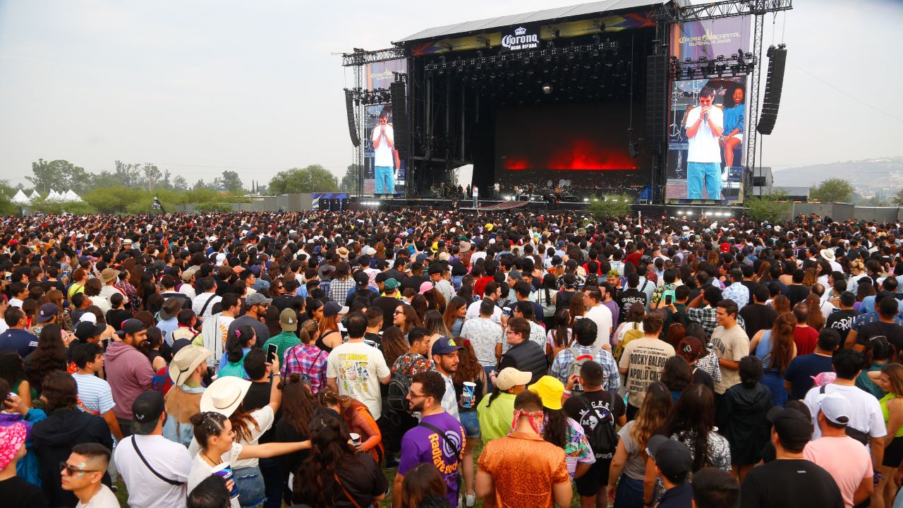 Este viernes 17 de noviembre se llevará a cabo el primer día del Corona Capital 2023 y aquí te traemos la cobertura para ti