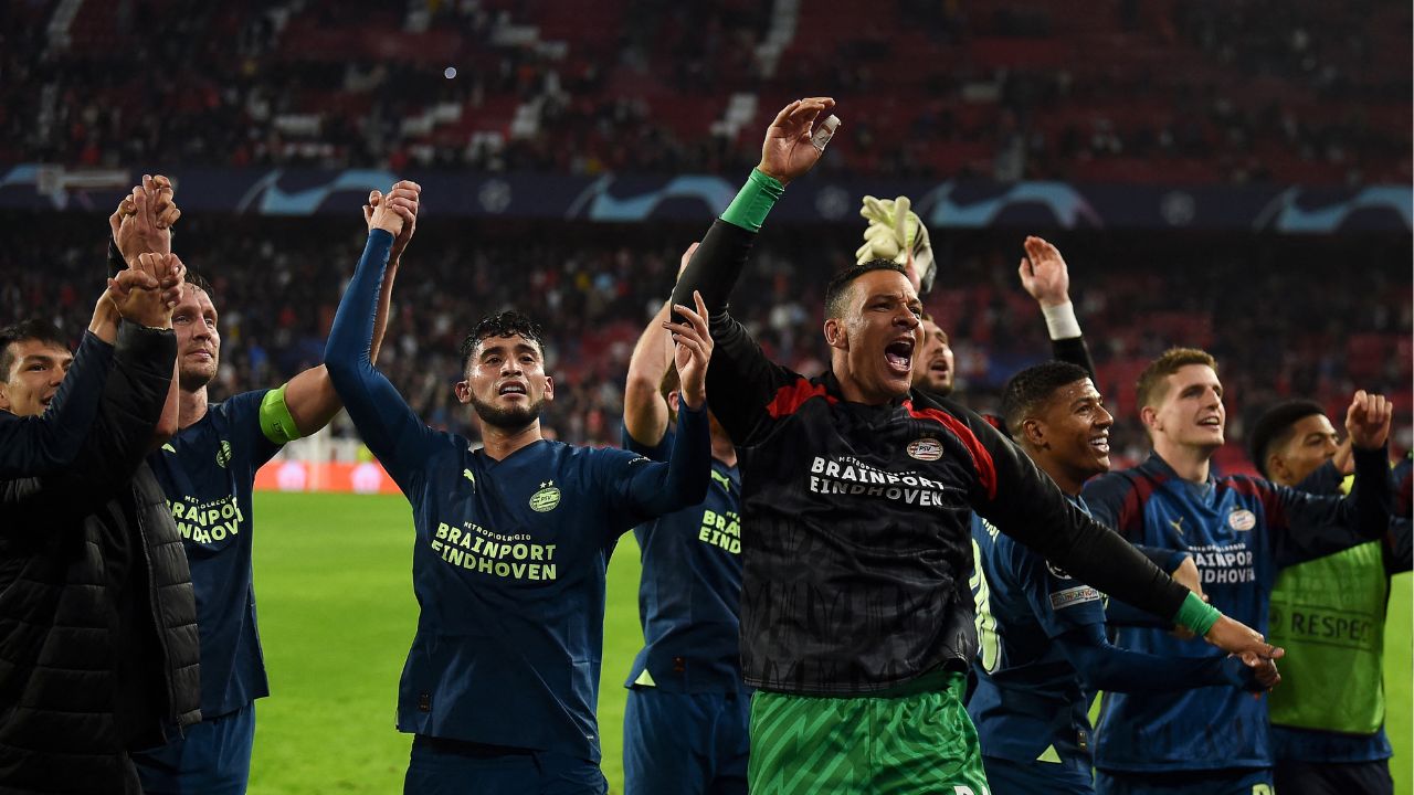 Foto:AFP|El Sevilla de Diego Alonso dice adiós a la Champions tras perder con el PSV