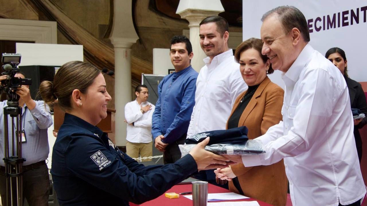 Con la entrega de becas para hijos de elementos de seguridad del estado, se da un paso importante al fortalecimiento de la Policía Estatal