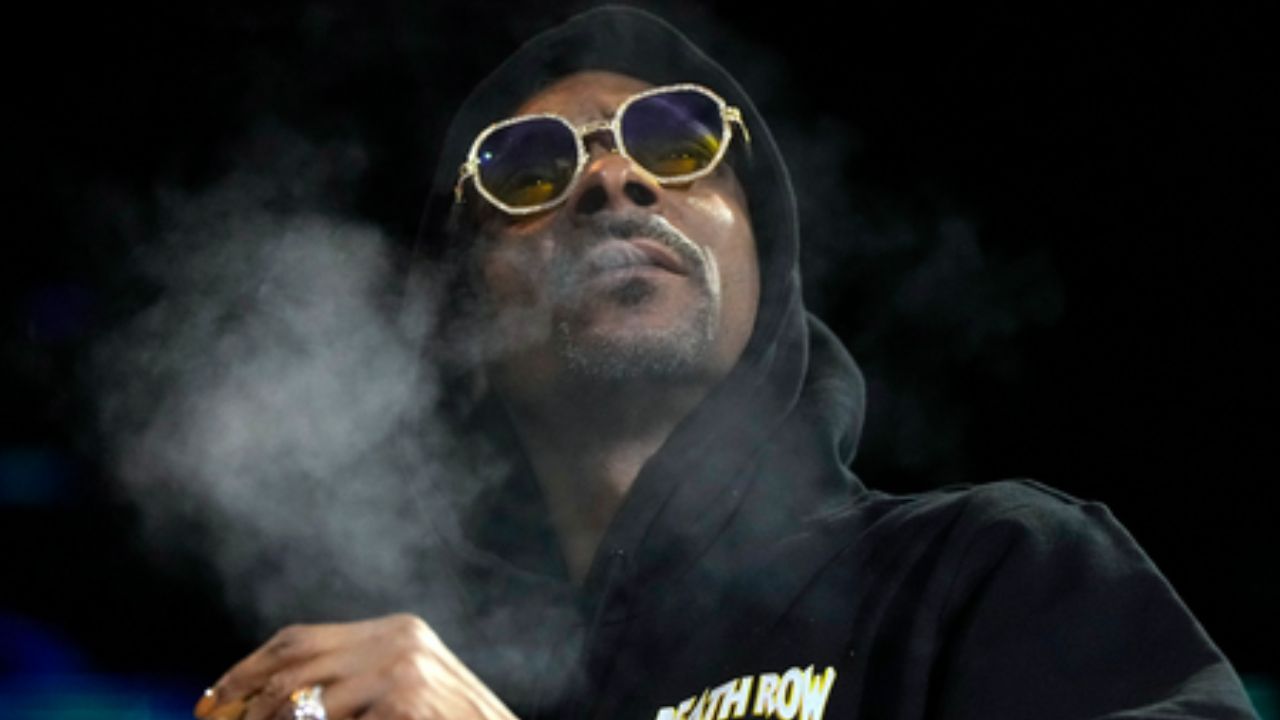 Snoop Dogg engañó a sus fans tras decir de que dejaría de fumar.