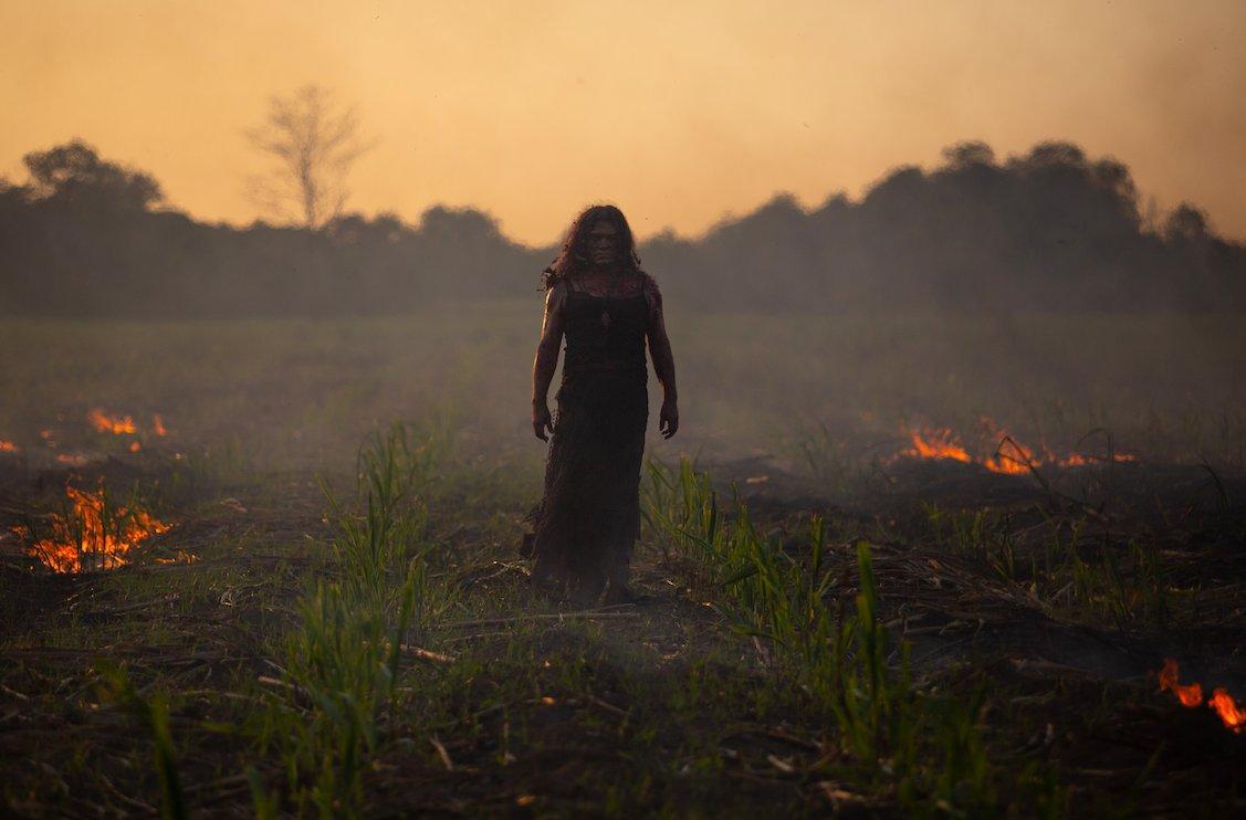 Edgar Treviño como La bruja en Temporada de huracanes (Elisa Miller, 2023)