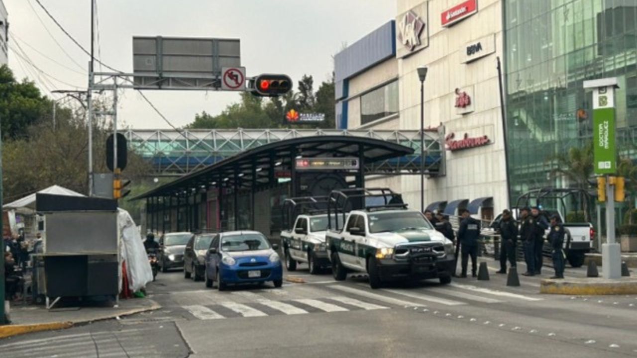 El hombre fue hallado en las afueras del Metrobús Dr. Márquez