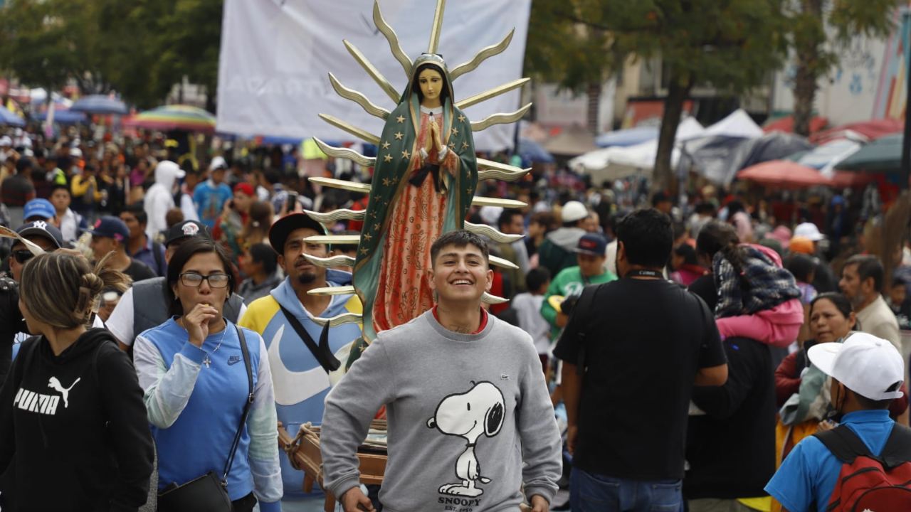 En este 12 de diciembre, Día de la Virgen de Guadalupe, la Basílica de Guadalupe se desbordó con la llegada de las peregrinaciones,