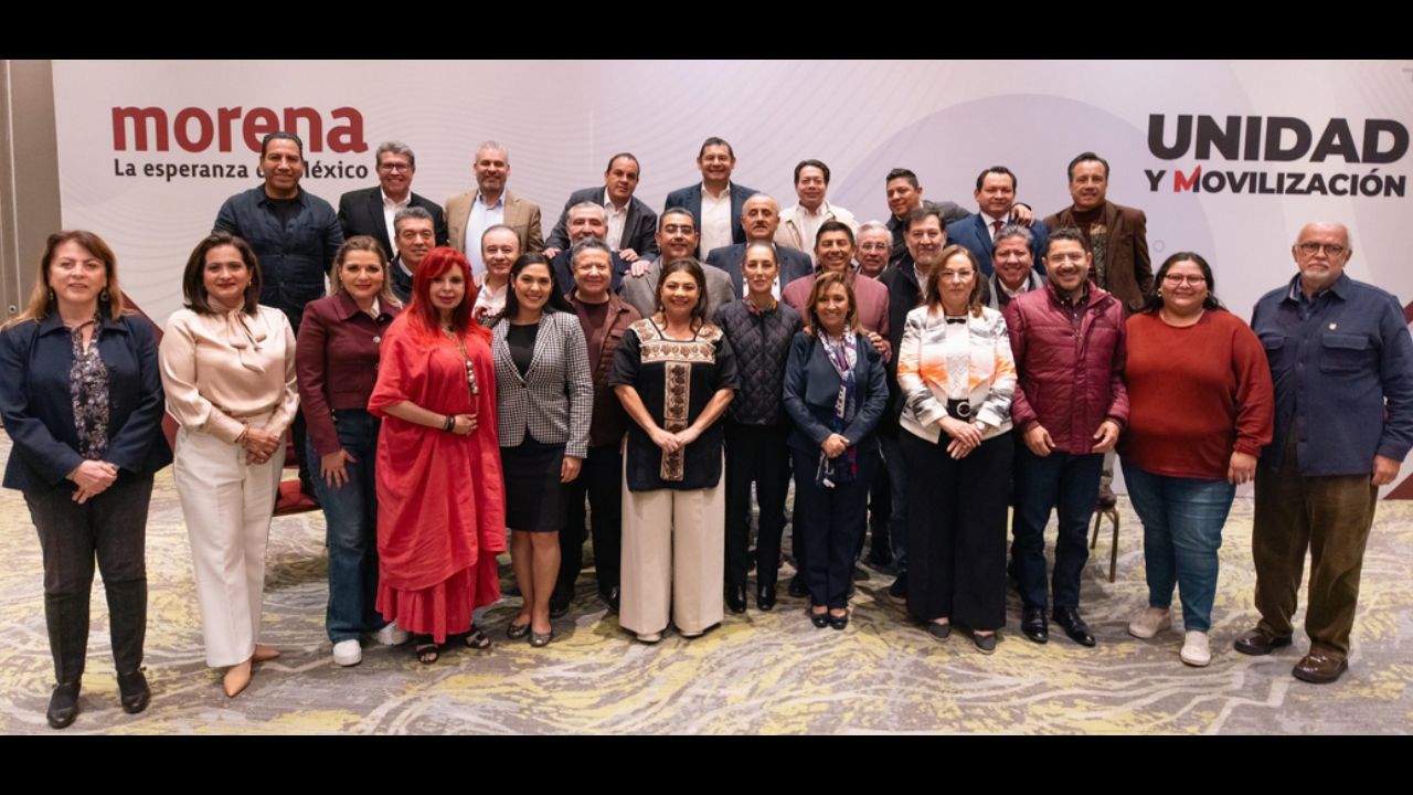 Sheinbaum Pardo compartió una foto del encuentro con su equipo de precampaña y los 9 precandidatos de Morena a gubernaturas y jefatura de Gobierno.