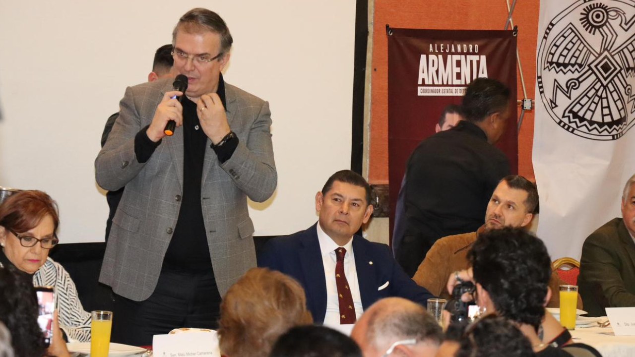 Marcelo Ebrard se reunió este martes en Puebla con Alejandro Armenta, coordinador de los comités de defensa de la 4T en ese estado