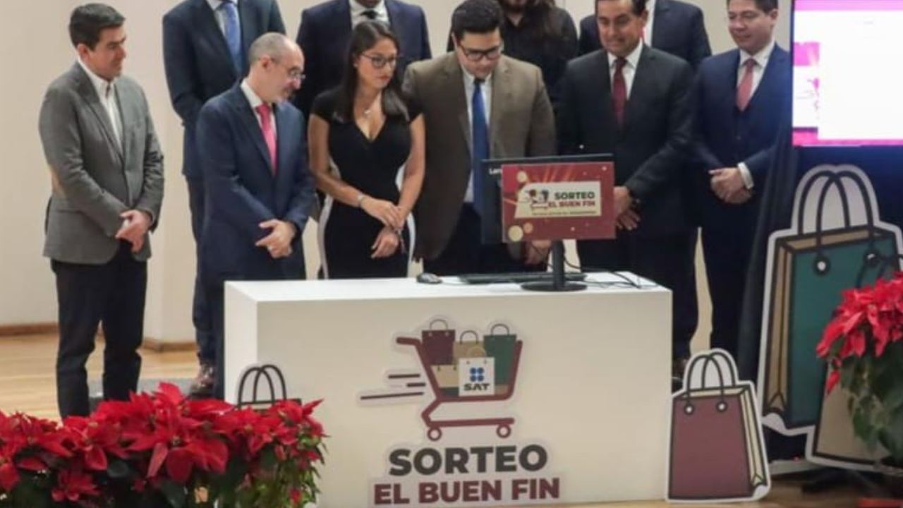 El SAT realizó el sorteo por el Buen Fin, en el que se repartieron 321 mil 261 premios, que suman 400 millones de pesos