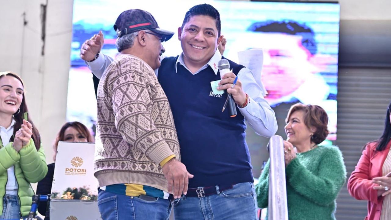 El Gobernador de San Luis Potosí, Ricardo Gallardo Cardona, compartió momentos de alegría junto a 6 mil taxistas potosinos y sus familias