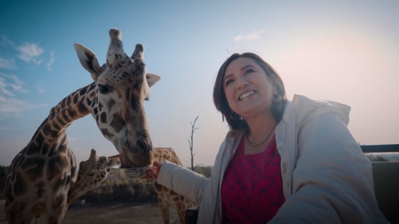 Visita Xóchitl Gálvez a Benito en Africam Safari y celebra unión de los mexicanos