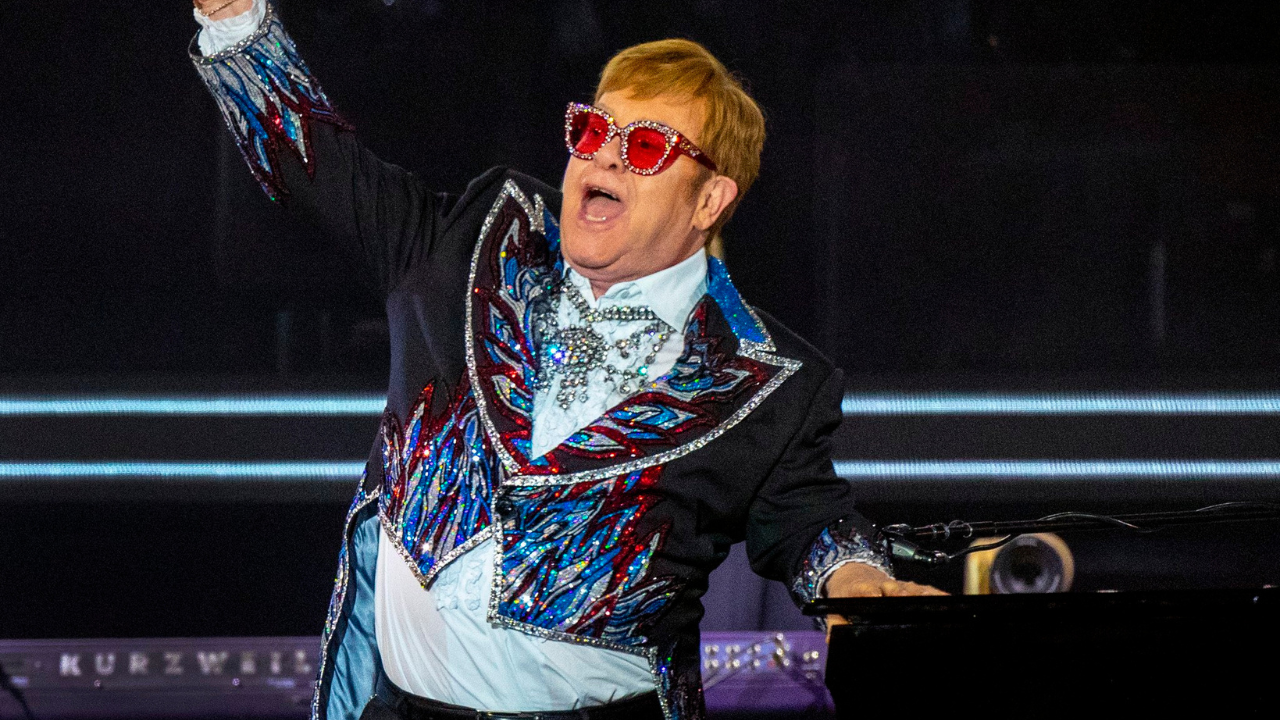 Elton John se une a los EGOT