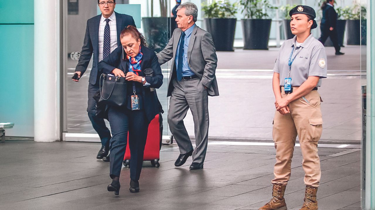 Vigilancia naval. En la capital del país, la Marina controla el Aeropuerto Internacional de la Ciudad de México.