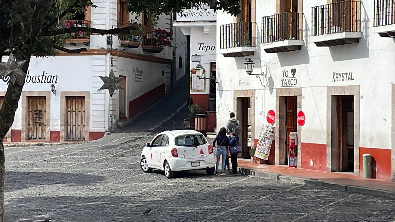 SUPERVIVENCIA. A cuentagotas, la vitalidad que caracteriza a las calles empedradas de la ciudad platera comienzan a dar señales de vida.