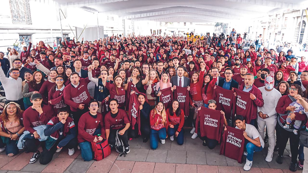 Alcance. En “Los Jóvenes Unen al Barrio” hay 16 mil 832 beneficiarios del programa, informó  el director del Injuve, Javier Hernández. 