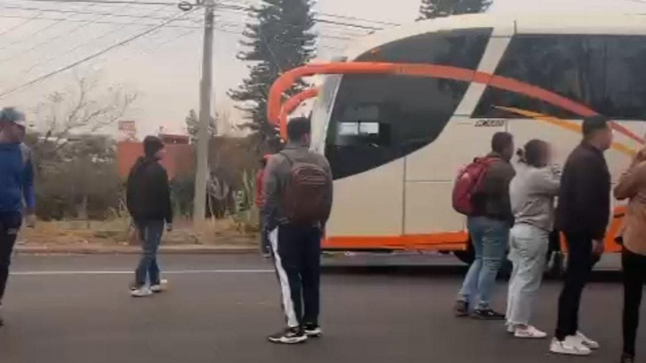 Michoacán. Los manifestantes marcharon contra la adjudicación de plazas para docentes que lanzaron las autoridades educativas.